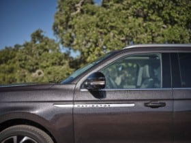 2025 Lincoln Navigator Reserve Starlight Gray